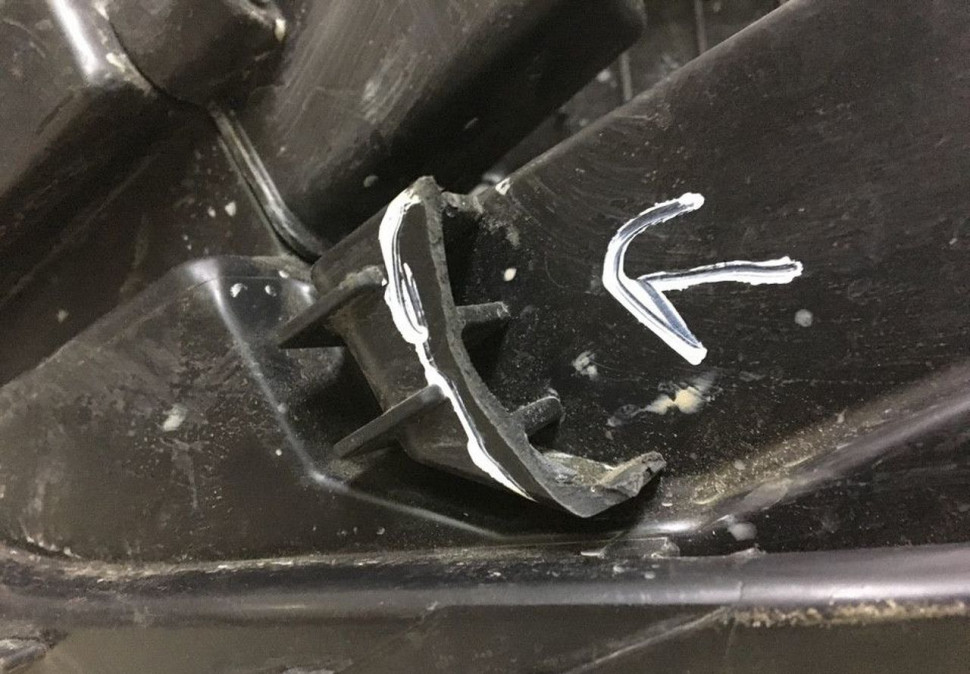 Габарит правый LED Hyndai Santa Fe 4 oem 92208s1000 (слом.1креп.) Габарит правый LED Hyndai Santa Fe 4 oem 92208s1000 (слом.1креп.)