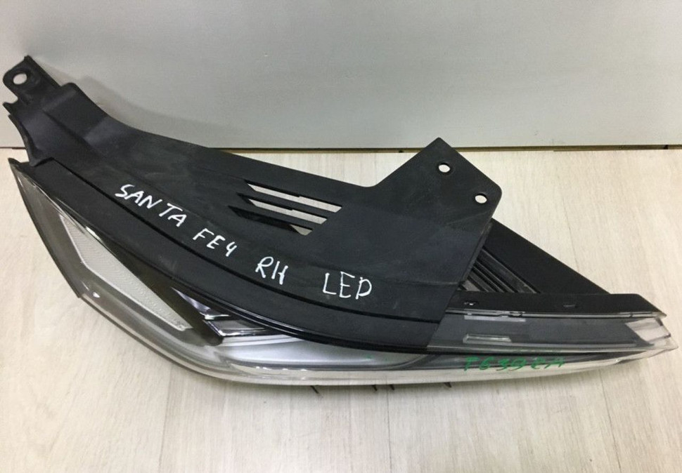 Габарит правый LED Hyndai Santa Fe 4 oem 92208s1000 (слом.1креп.) Габарит правый LED Hyndai Santa Fe 4 oem 92208s1000 (слом.1креп.)