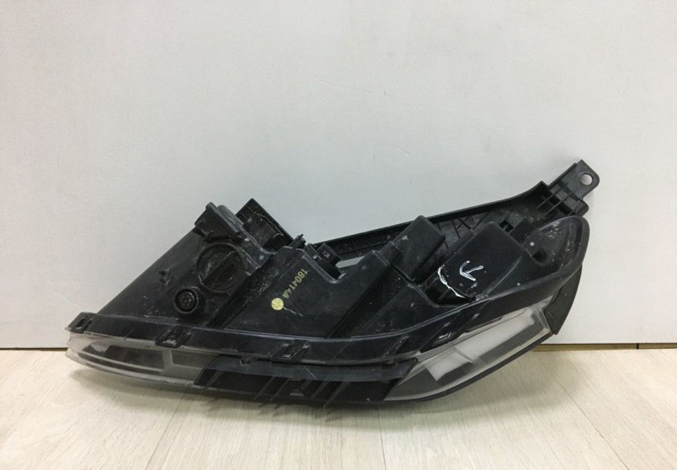 Габарит правый LED Hyndai Santa Fe 4 oem 92208s1000 (слом.1креп.) Габарит правый LED Hyndai Santa Fe 4 oem 92208s1000 (слом.1креп.)