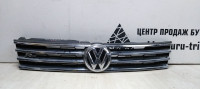 Решетка радиатора Volkswagen Touareg NF  oem 7p6853651l
