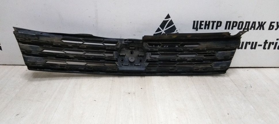 Решетка радиатора Volkswagen Touareg NF oem 7p6853651l Решетка радиатора Volkswagen Touareg NF oem 7p6853651l