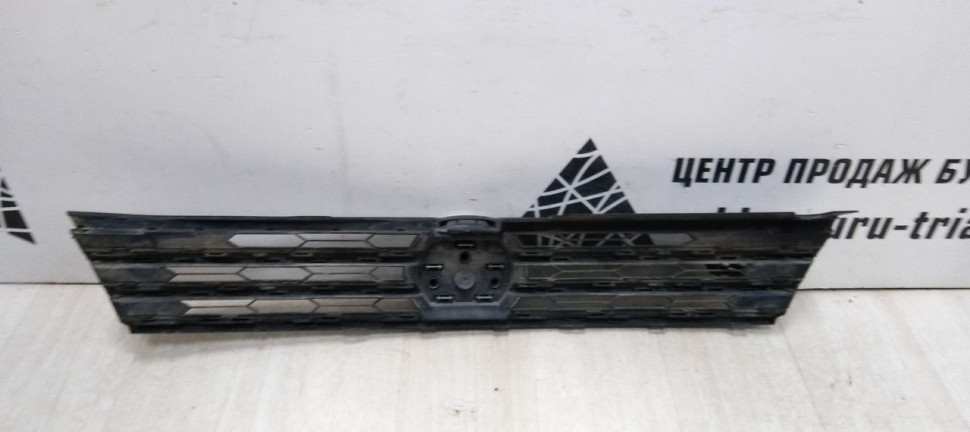 Решетка радиатора Volkswagen Touareg NF oem 7p6853651l Решетка радиатора Volkswagen Touareg NF oem 7p6853651l