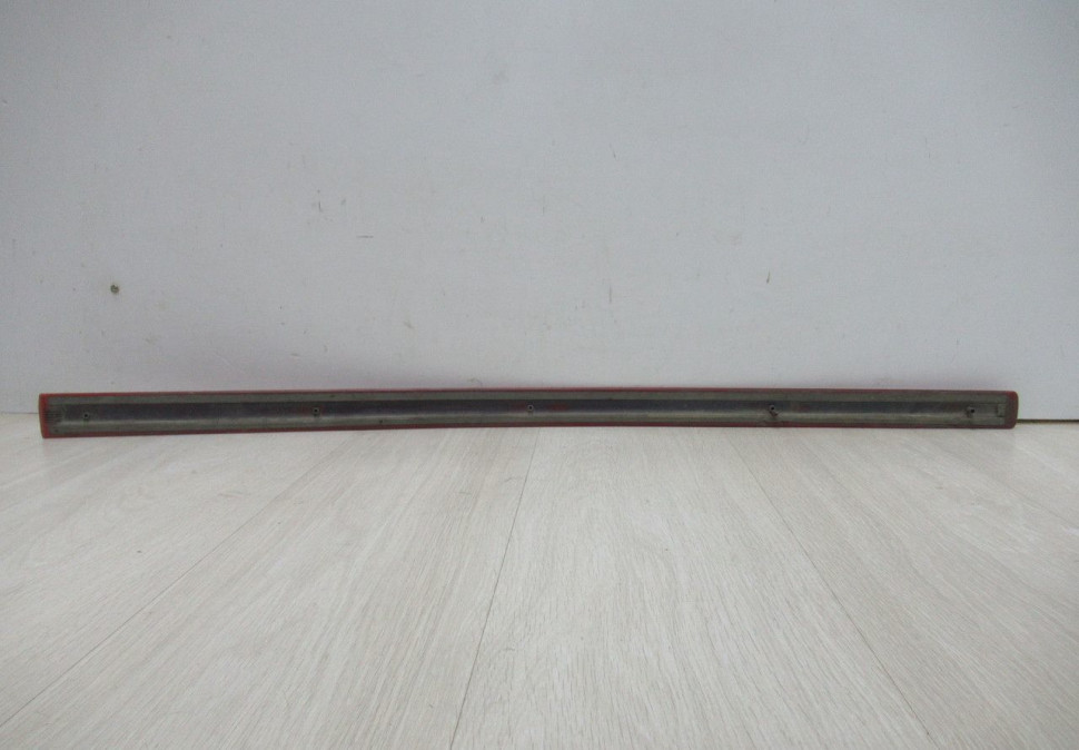 Накладка двери передняя левая Volkswagen Jetta 5 oem 8p4853953 Накладка двери передняя левая Volkswagen Jetta 5 oem 8p4853953