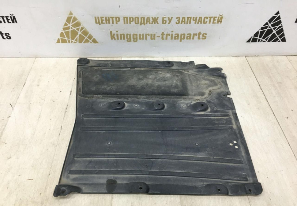 Защита днища средняя BMW 5 G30 OEM 51757340745