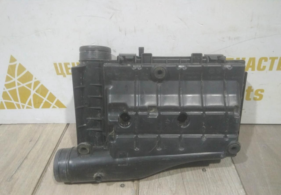 Корпус воздушного фильтра бу Skoda Rapid 1.4 OEM 04E129620A Корпус воздушного фильтра бу Skoda Rapid 1.4 OEM 04E129620A