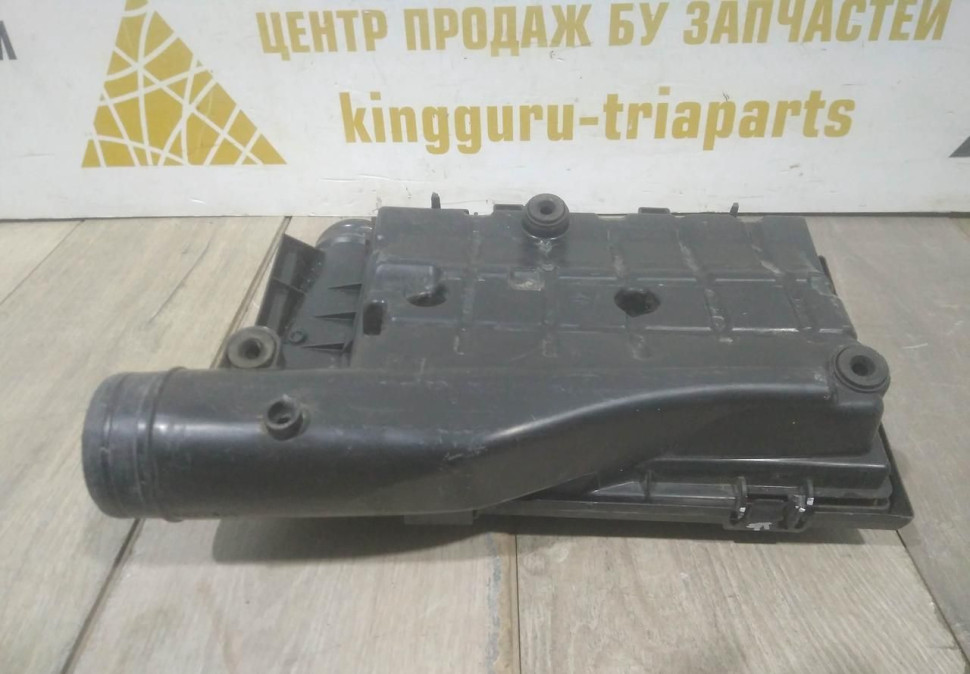 Корпус воздушного фильтра бу Skoda Rapid 1.4 OEM 04E129620A Корпус воздушного фильтра бу Skoda Rapid 1.4 OEM 04E129620A