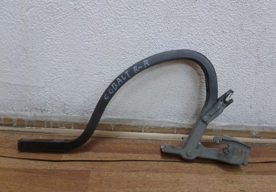 Петля крышки багажника правая Chevrolet Cobalt