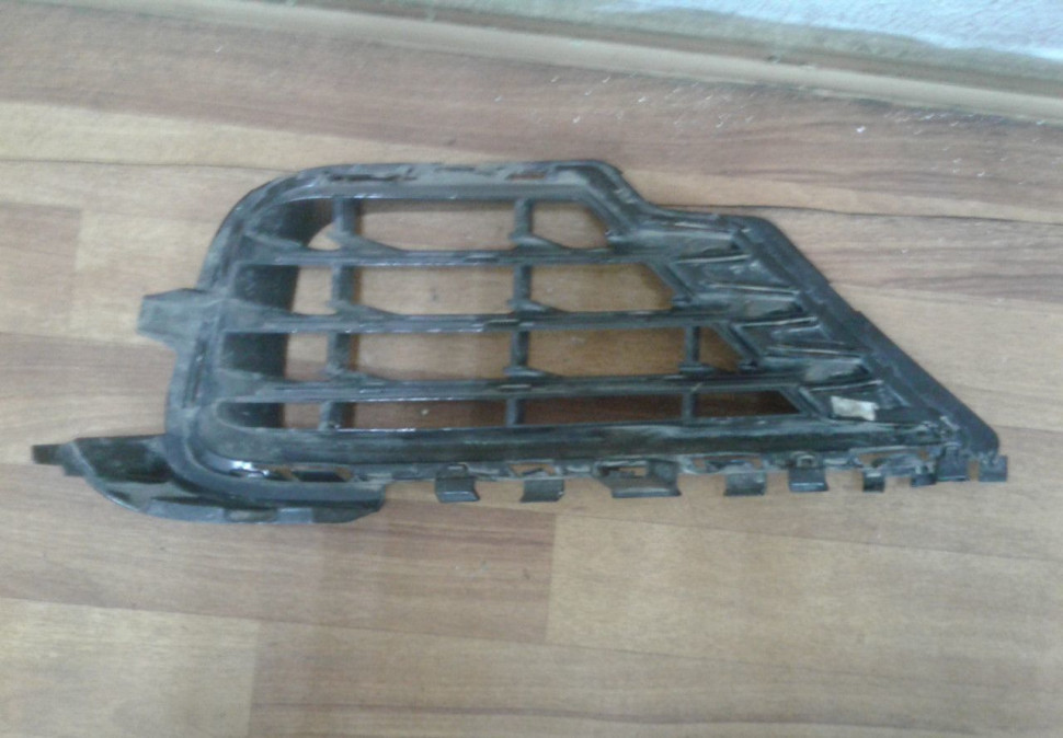 Решетка переднего бампера правая Volkswagen Touareg NF рест. oem 7p6853666