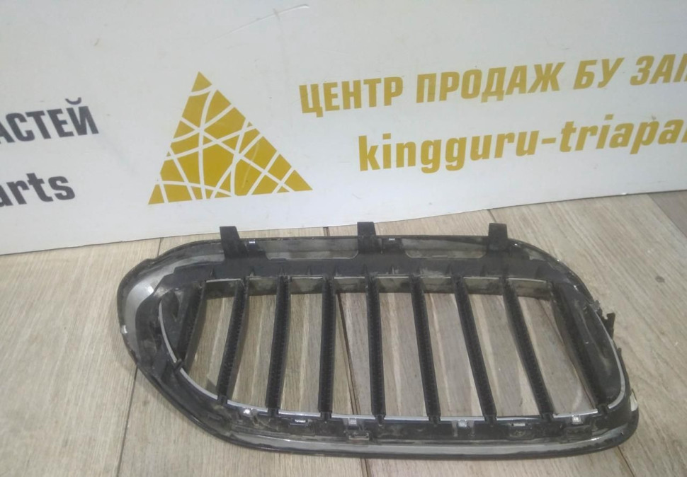 Решетка радиатора левая бу BMW 5 G30 OEM 51137473691