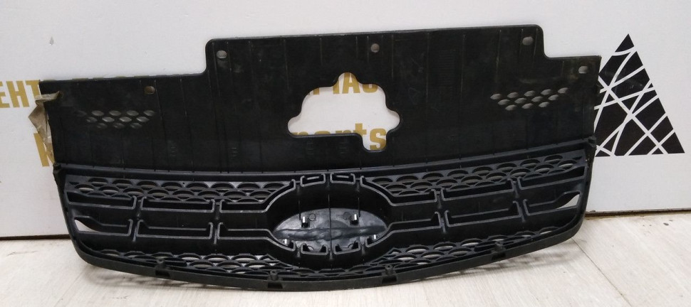 Решетка радиатора Kia Rio 2 дорест 05-09 oem 863611G210 (скл-3) Решетка радиатора Kia Rio 2 дорест 05-09 oem 863611G210 (скл-3)