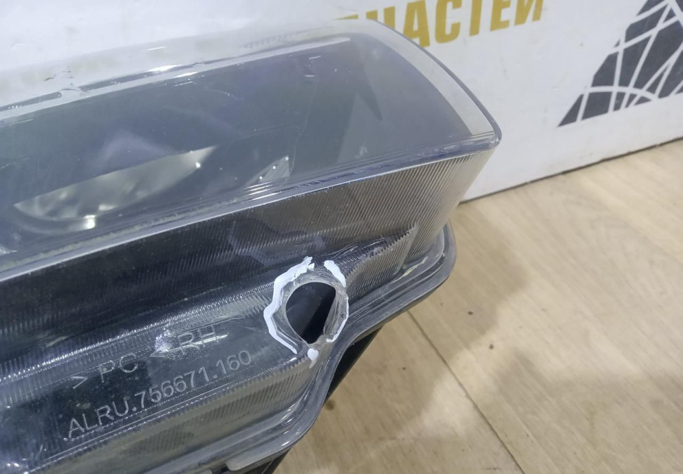 Фара правая бу Renault Logan 2 рестайлинг OEM 260101079R