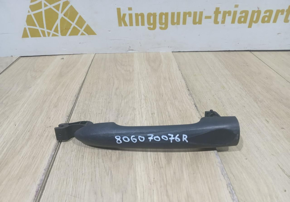 Ручка двери передняя левая внешняя бу Renault Kaptur OEM 806070076R