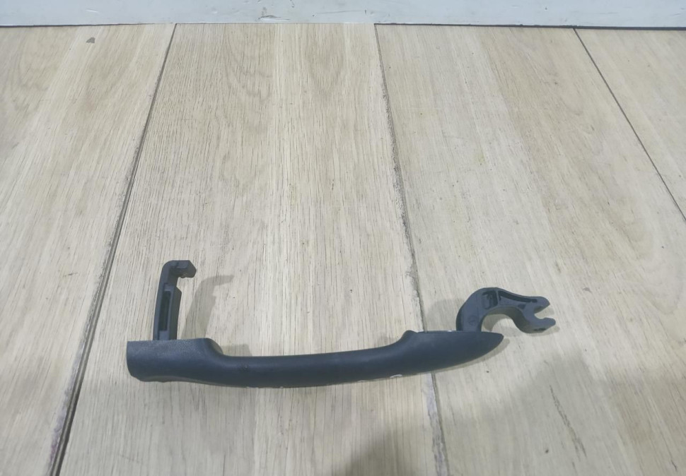 Ручка двери передняя левая внешняя бу Renault Kaptur OEM 806070076R Ручка двери передняя левая внешняя бу Renault Kaptur OEM 806070076R