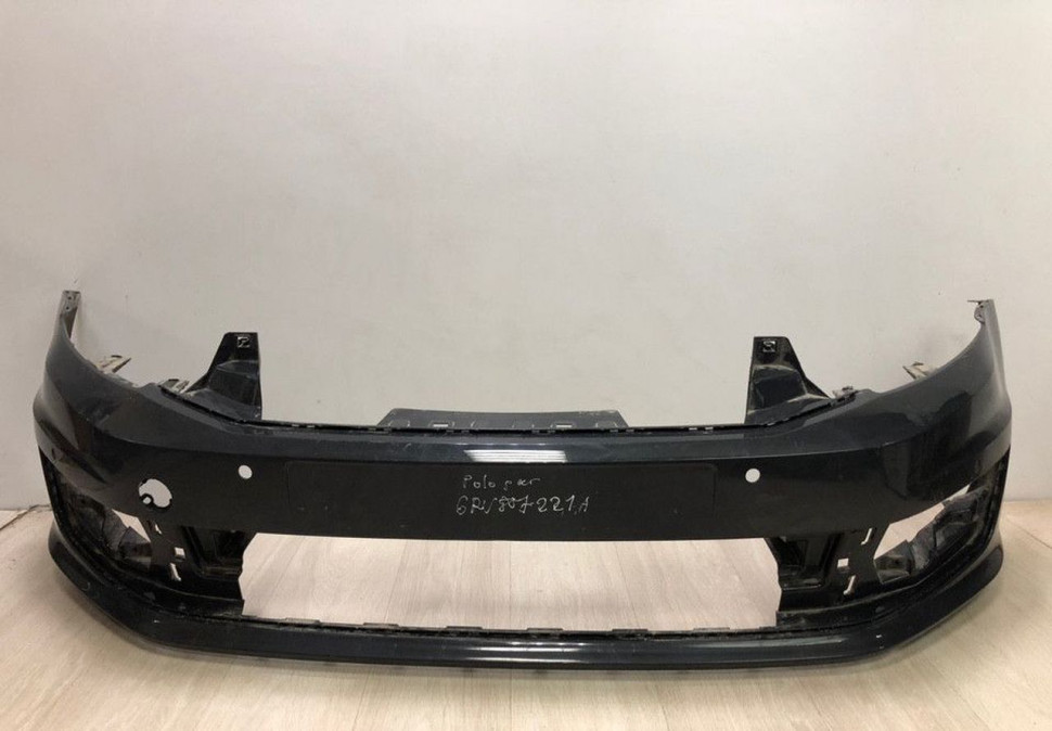 Бампер передний Volkswagen Polo седан рест oem 6RU807221A (мал.деф)