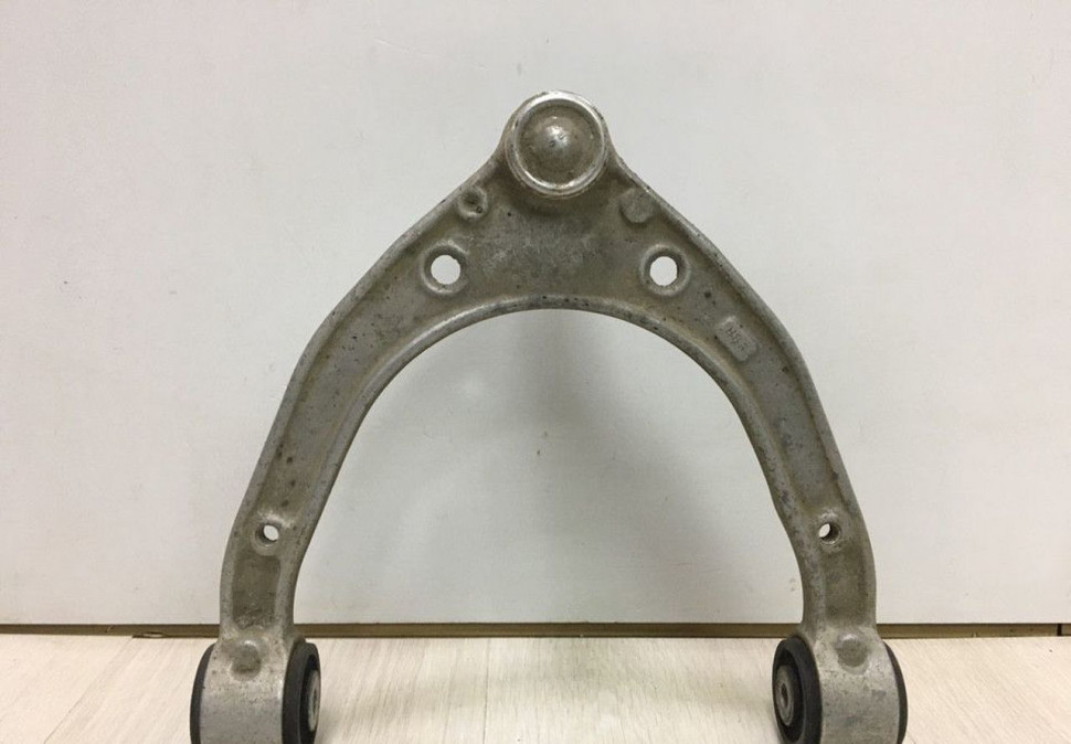 Рычаг передний верхний Volkswagen Touareg 2 7p0407021 Рычаг передний верхний Volkswagen Touareg 2 7p0407021