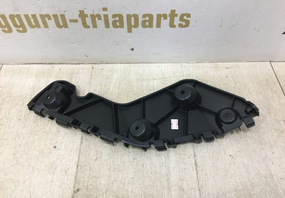 Кронштейн заднего бампера правый  Renault Duster 2010  OEM 850442537R