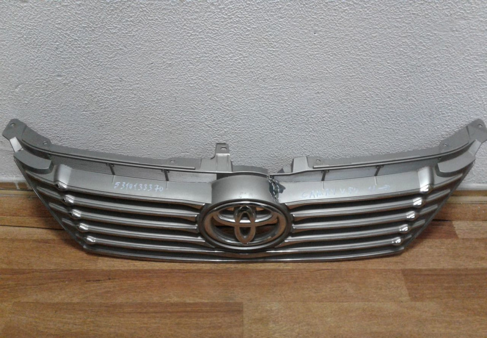 Решетка радиатора Toyota Camry V50 (11>) (трещ. слом. крепление) oem 5310133370 (скл-3)