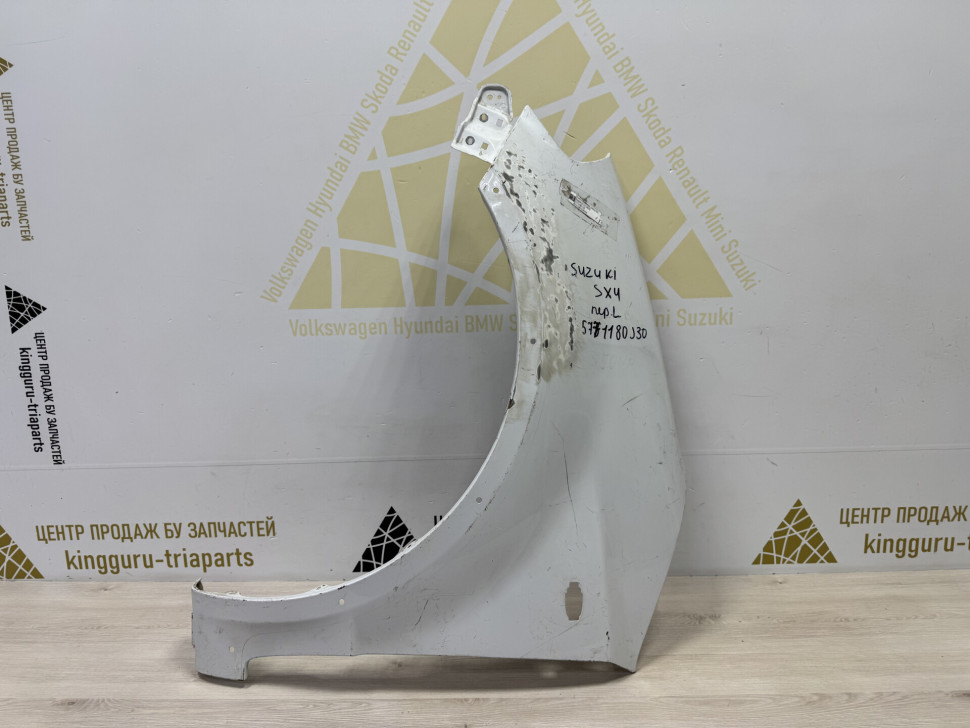Крыло переднее левое б/у Suzuki SX4 OEM 5771180J30