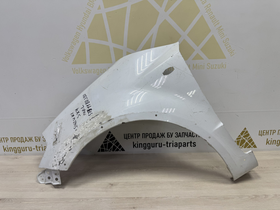 Крыло переднее левое б/у Suzuki SX4 OEM 5771180J30