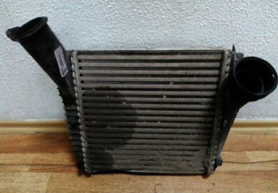 Интеркулер Volkswagen Touareg oem 7l6145803