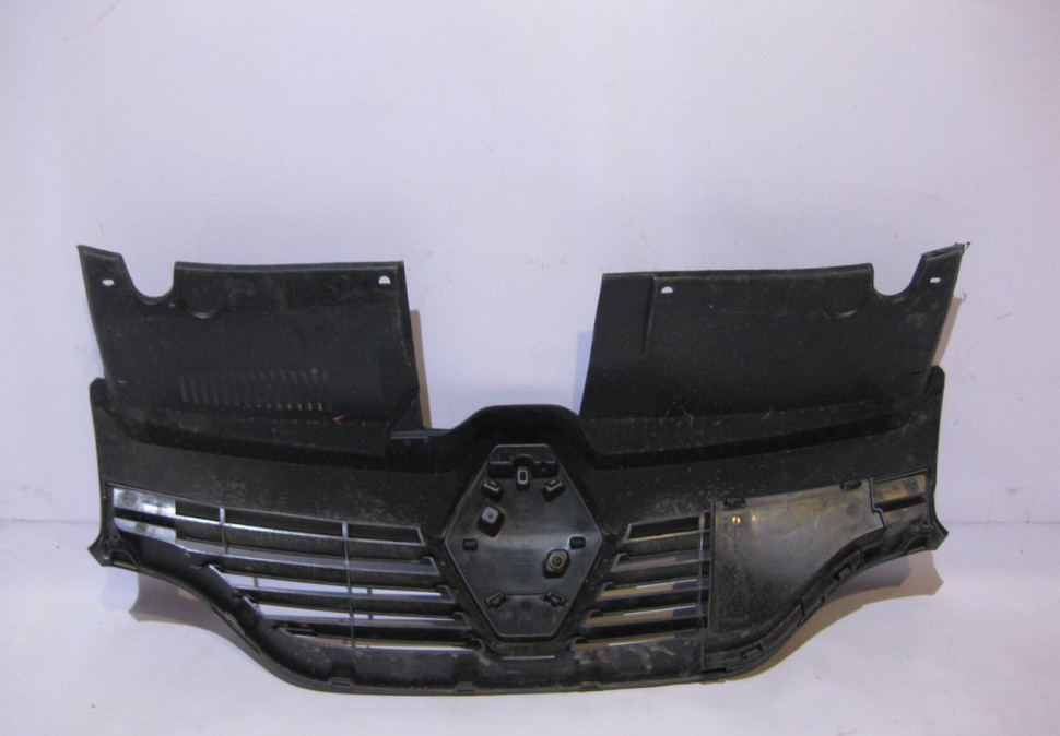Решетка радиатора Renault Logan 2 oem 623107605 (скл-3)