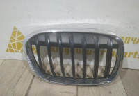 Решетка радиатора правая бу BMW X1 F48 OEM 51117354824