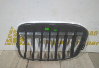 Решетка радиатора правая бу BMW X1 F48 OEM 51117354824