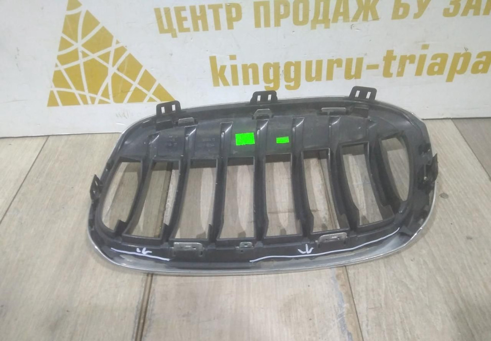 Решетка радиатора правая бу BMW X1 F48 OEM 51117354824