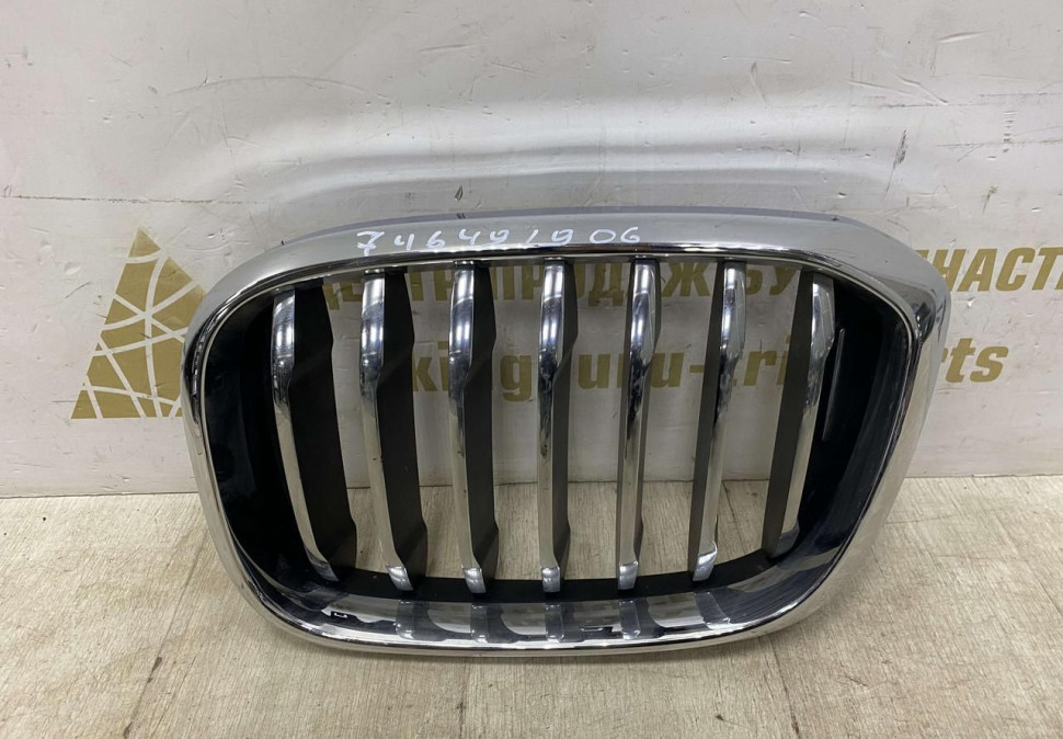 Решетка радиатора левая BMW X3 G01 OEM 51137464919