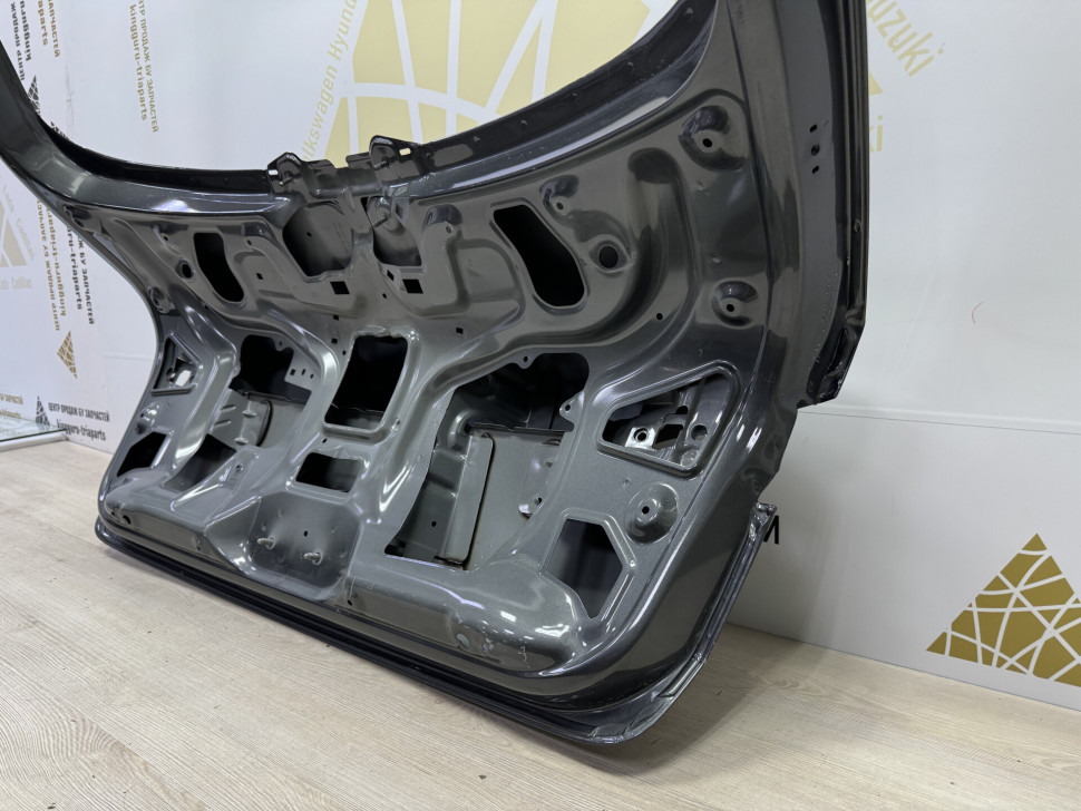 Крышка багажника Skoda Rapid 2 OEM 60U827025 Крышка багажника Skoda Rapid 2 OEM 60U827025