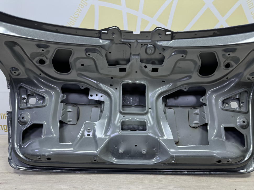 Крышка багажника Skoda Rapid 2 OEM 60U827025 Крышка багажника Skoda Rapid 2 OEM 60U827025