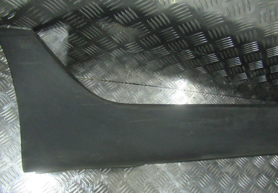 Накладка порога правая Hyundai ix35 oem 877542s000