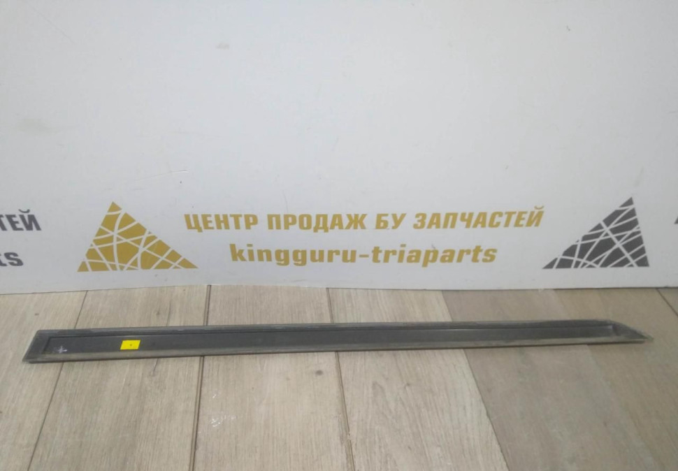 Молдинг двери передний левый бу Skoda Yeti OEM 5L0853515A Молдинг двери передний левый бу Skoda Yeti OEM 5L0853515A