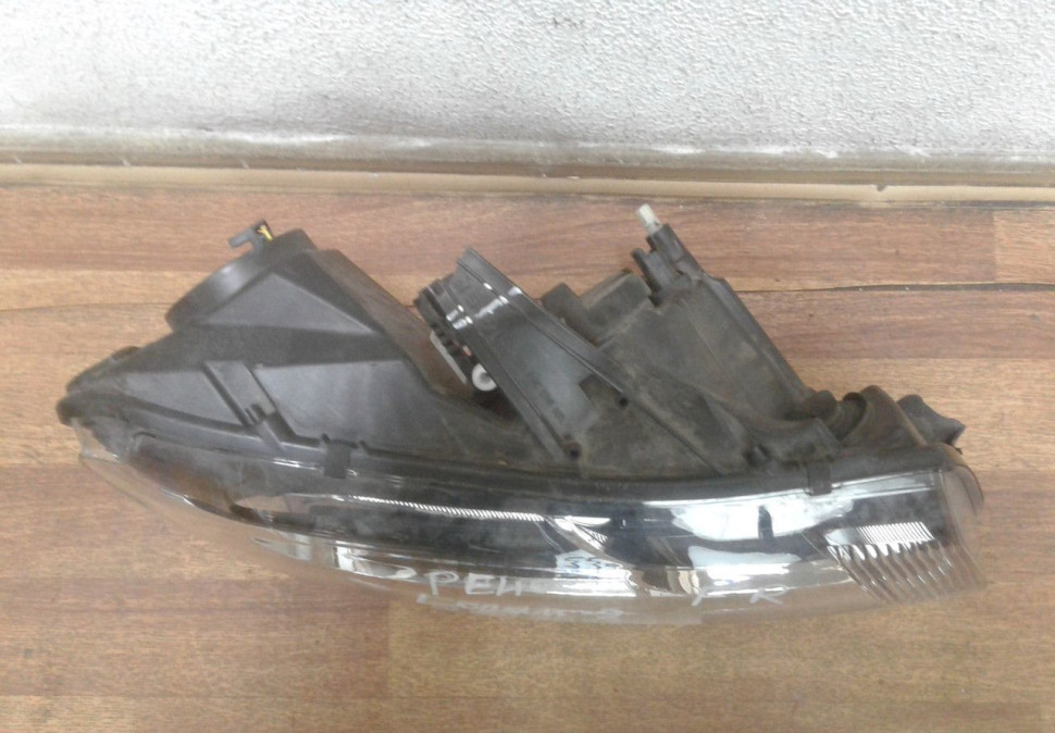 Фара правая Renault Logan 2 oem 260105559 (слом 3 креп, и кусок пластика) Фара правая Renault Logan 2 oem 260105559 (слом 3 креп, и кусок пластика)