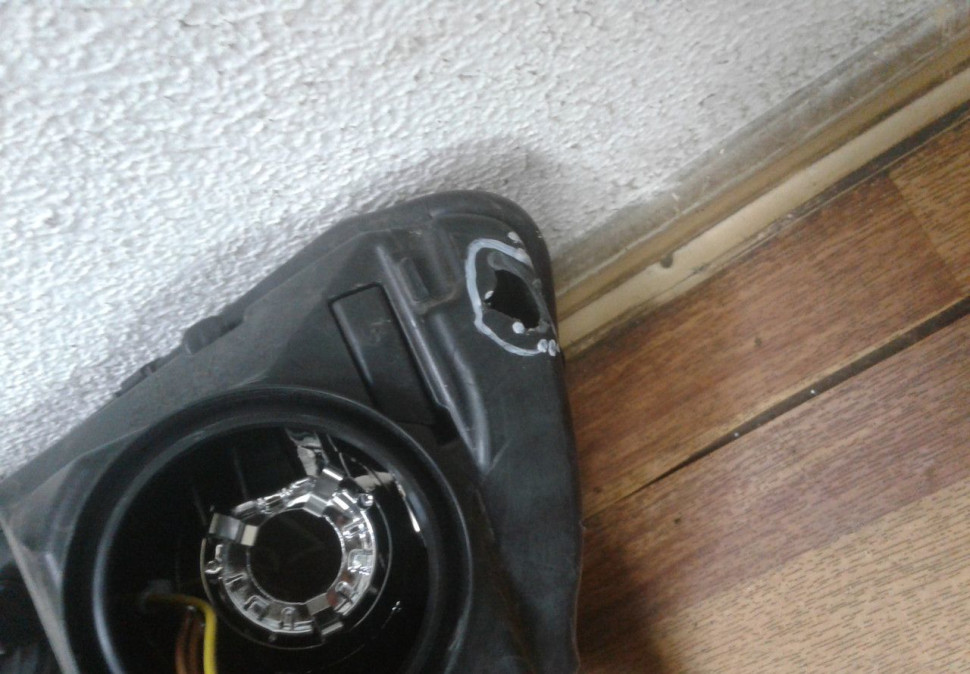 Фара правая Renault Logan 2 oem 260105559 (слом 3 креп, и кусок пластика) Фара правая Renault Logan 2 oem 260105559 (слом 3 креп, и кусок пластика)