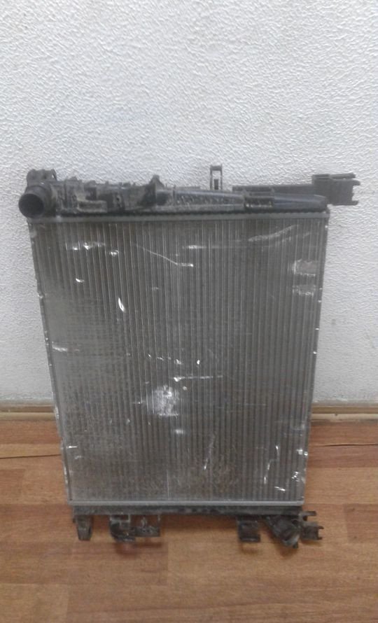 Радиатор охлаждения бу Renault Logan 2 OEM 214106179R
