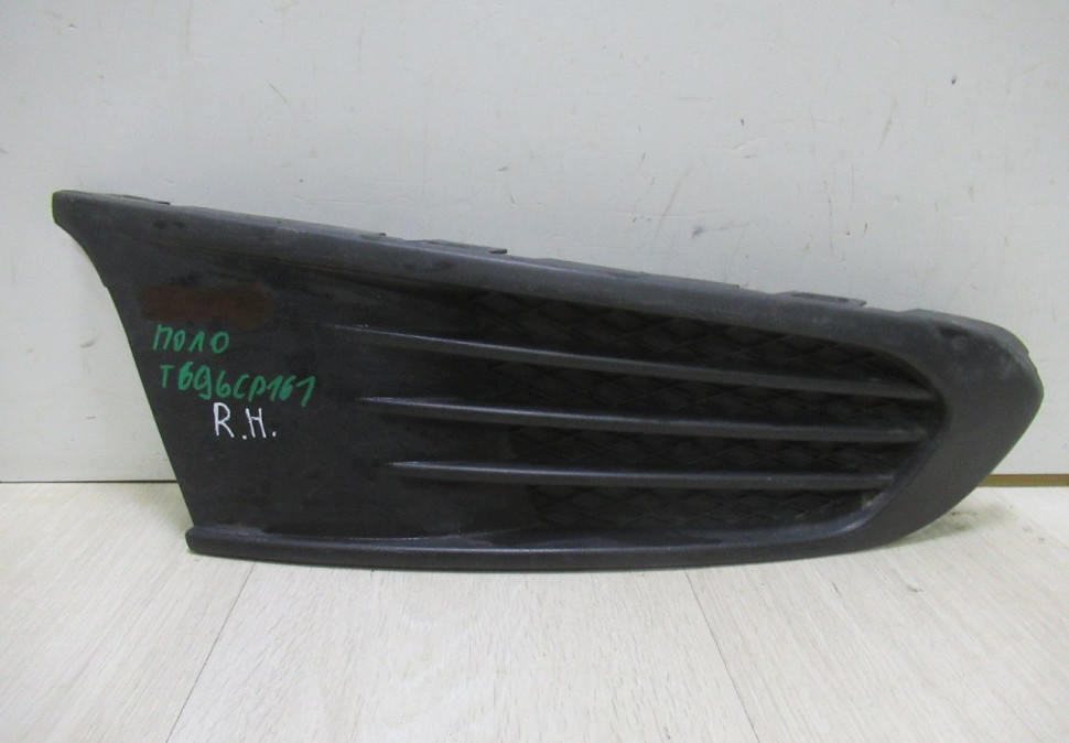 Заглушка ПТФ правая Volkswagen Polo до рест Oem 6RU853666C