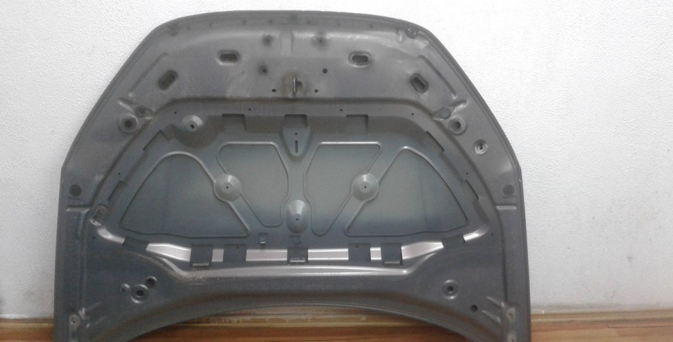 Капот Lada Vesta oem 8450039378 (вмятина) (скл-3) Капот Lada Vesta oem 8450039378 (вмятина) (скл-3)