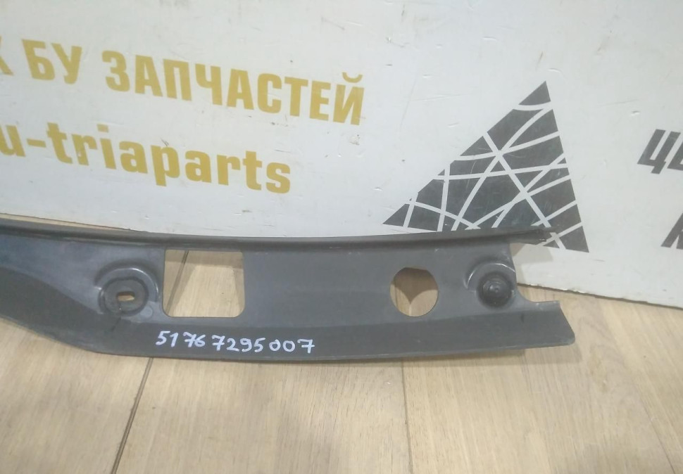 Накладка крыла и замка капота левая бу BMW 3 F34 GT OEM 51767295007 Накладка крыла и замка капота левая бу BMW 3 F34 GT OEM 51767295007
