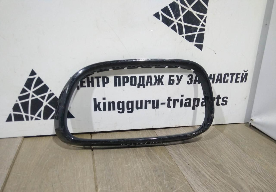 Молдинг решетки радиатора левая бу BMW 7 G11 OEM 51137357011