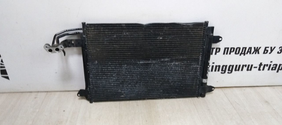 Радиатор кондиционера Volkswagen Golf 5 oem 1k0298403a