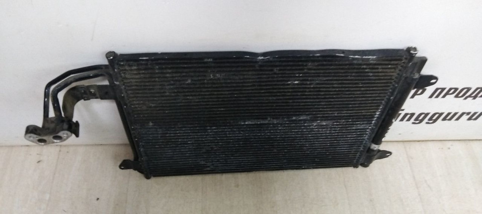 Радиатор кондиционера Volkswagen Golf 5 oem 1k0298403a