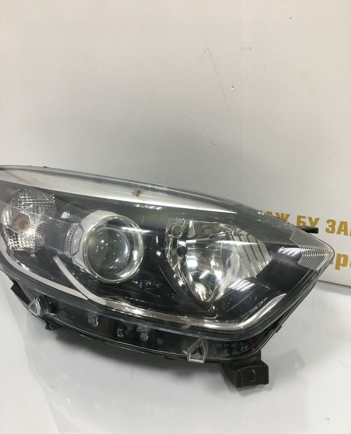Фара правая Renault Kaptur OEM 260108765R
