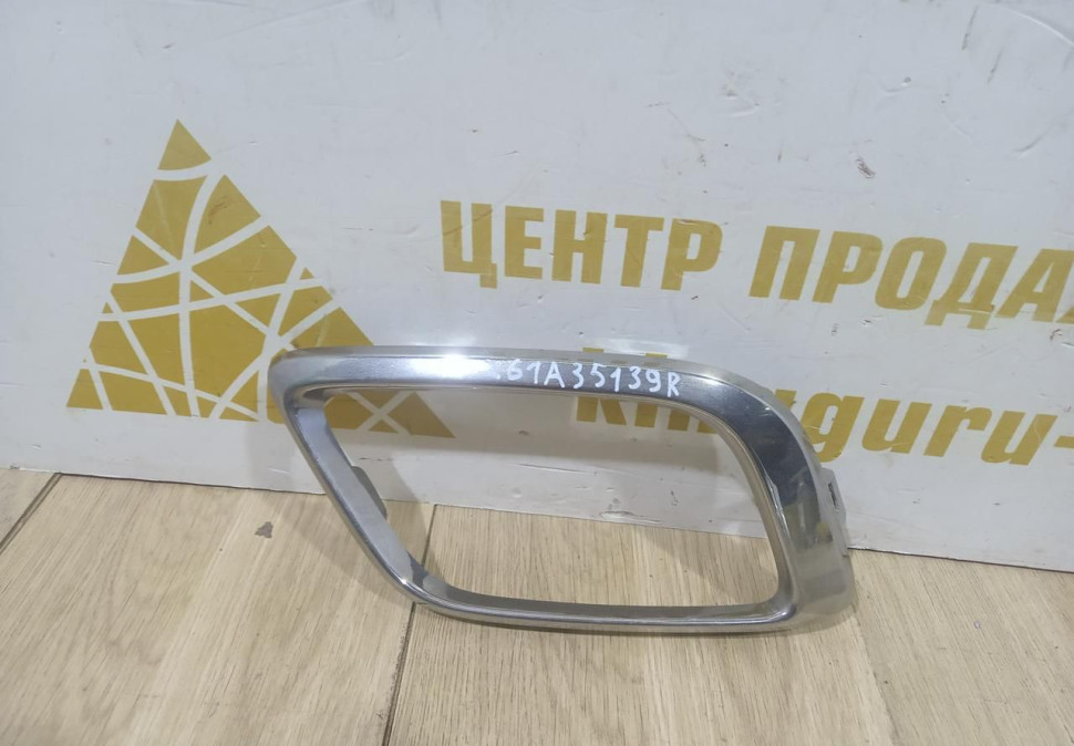 Молдинг переднего бампера левый бу Renault Sandero Stepway 2 рестайлинг OEM 261A35139R
