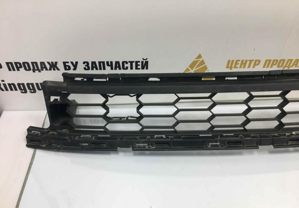 Решетка переднего бампера Skoda Karoq OEM 57A853677A