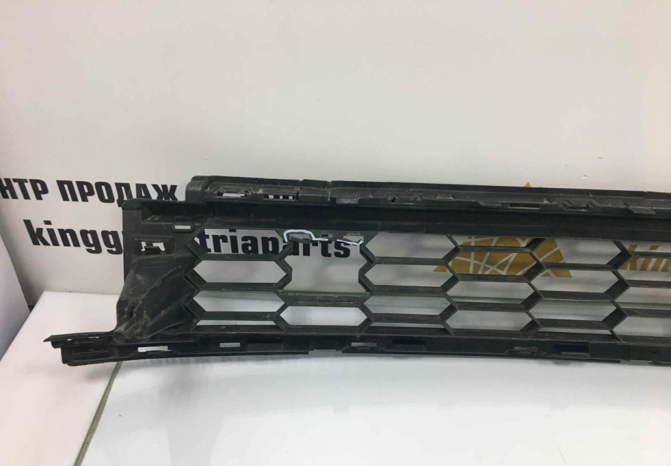 Решетка переднего бампера Skoda Karoq OEM 57A853677A