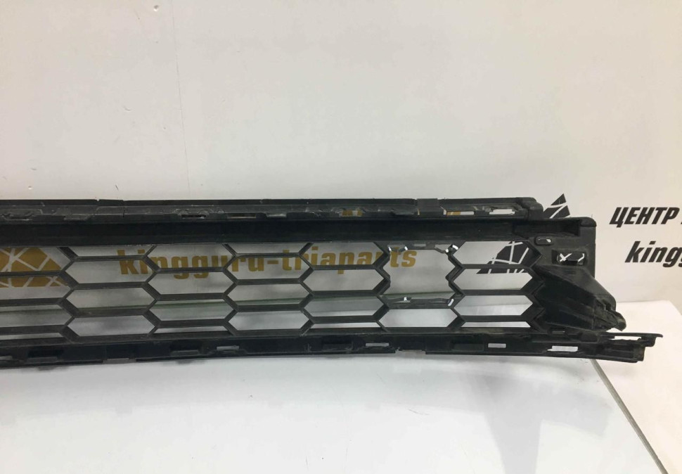 Решетка переднего бампера Skoda Karoq OEM 57A853677A