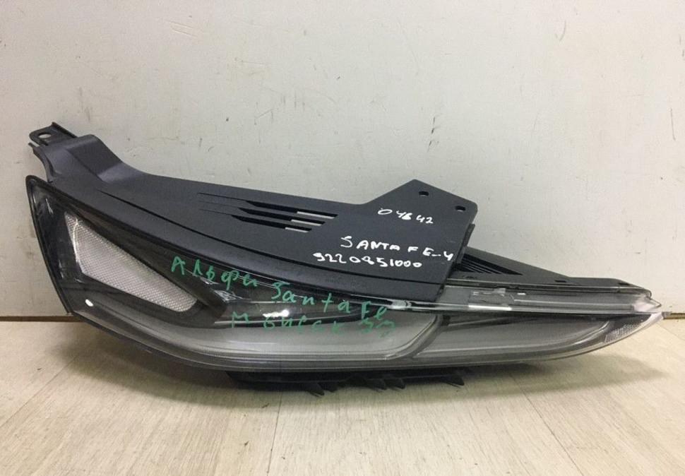 Ходовой огонь Габарит правый LED Hyndai Santa Fe 4 oem 92208s1000 (слом.1креп.)