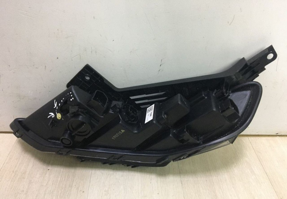 Ходовой огонь Габарит правый LED Hyndai Santa Fe 4 oem 92208s1000 (слом.1креп.) Ходовой огонь Габарит правый LED Hyndai Santa Fe 4 oem 92208s1000 (слом.1креп.)