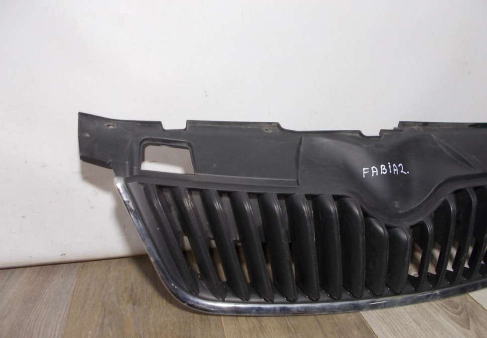 Решетка радиатора бу Skoda Fabia 2 OEM 5J0853668C Решетка радиатора бу Skoda Fabia 2 OEM 5J0853668C